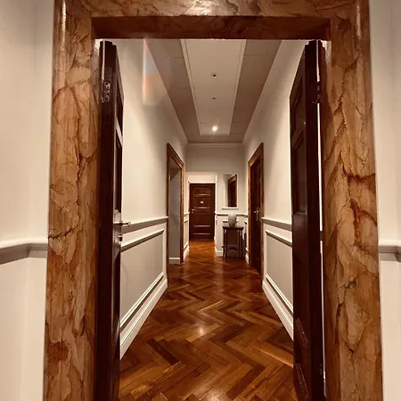 Konukevi Cavalieri Palace Roma